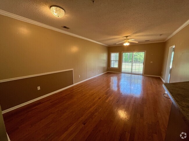 Building Photo - 5840 Longwood Dr Rental