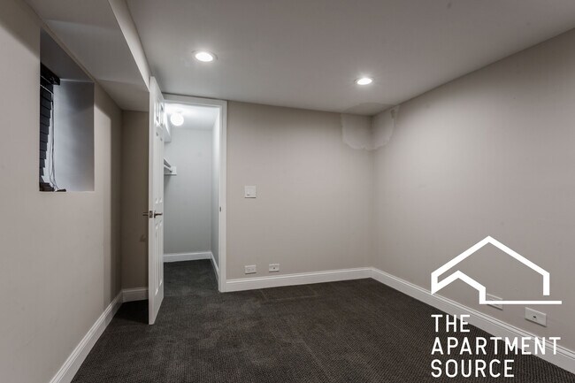 Photo - 1636 W Roscoe St Unit G