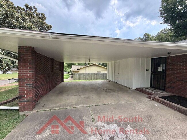 Photo - 3831 Hermitage Dr