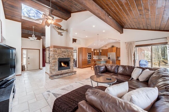 Photo - 441 Burlingham Rd