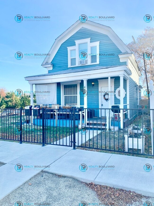 Photo - 1 Bedroom 1 Bath -Cozy & Convenient Living close to UNR, Downtown Reno and Freeway Access!