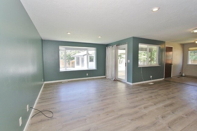 Photo - 3873 N Manchester St