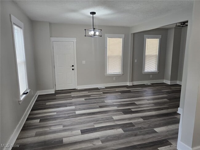 Photo - 2437 E 84th St