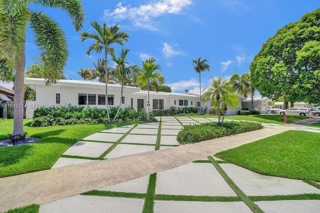 Building Photo - 2080 NE 65th St