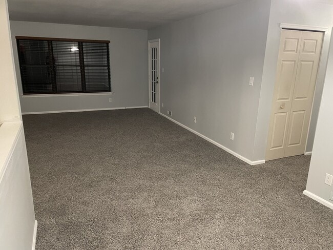 Photo - 190 Collin Ct