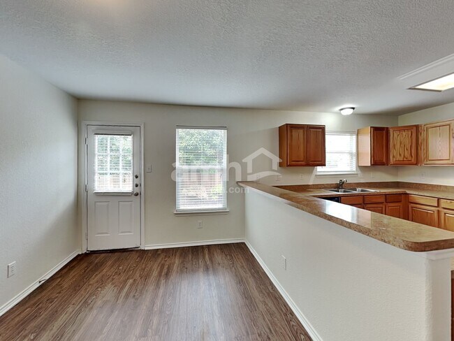 Photo - 2211 Colorado Bnd