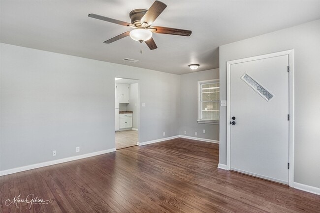 Photo - 115 Larkin St