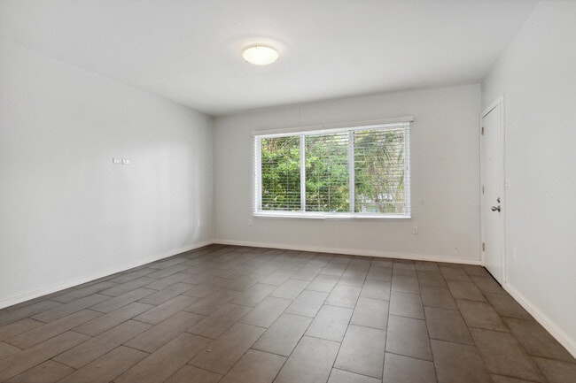 Photo - 8501 Hawthorne Ave Unit # 4