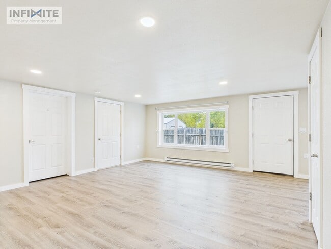 Building Photo - Beautifully Updated 2-Bedroom Home with Ga...