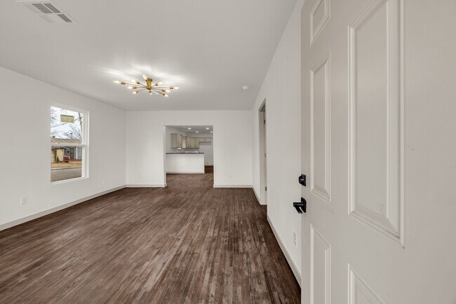 Photo - 1017 W Newton St