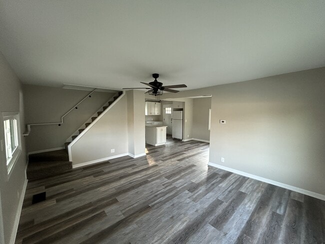Photo - 265 W State St