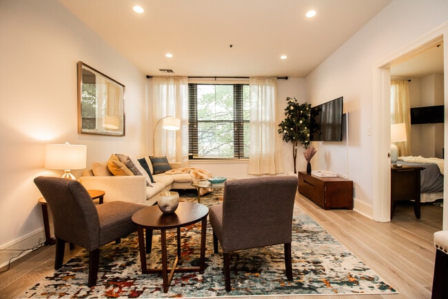 Building Photo - 1387 Washington St Unit 203