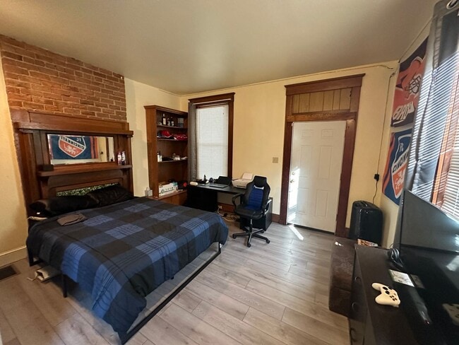 Photo - 2317 Flora St