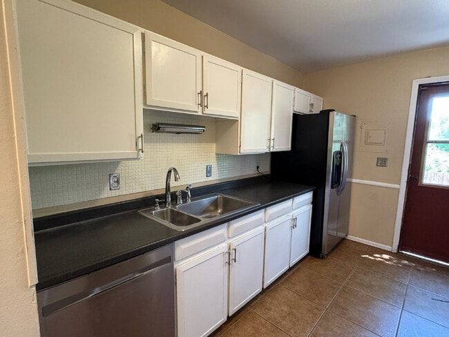 Photo - 1280 Linden Ave