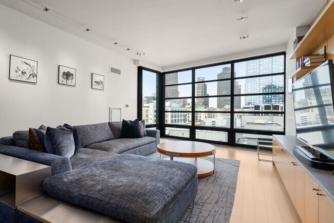 Building Photo - 580 Washington St Unit 1406