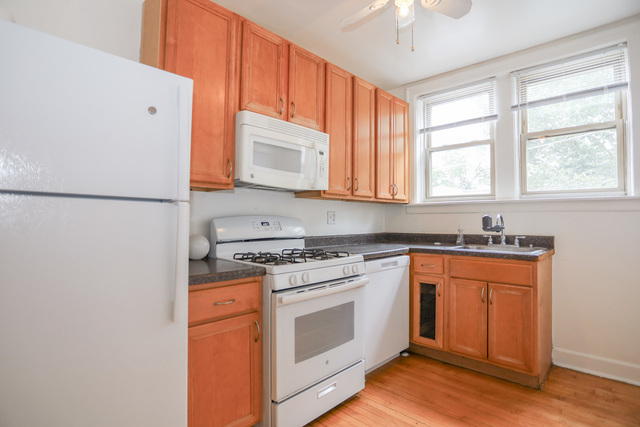 Building Photo - 2221 W Farwell Ave Unit 1 Rental