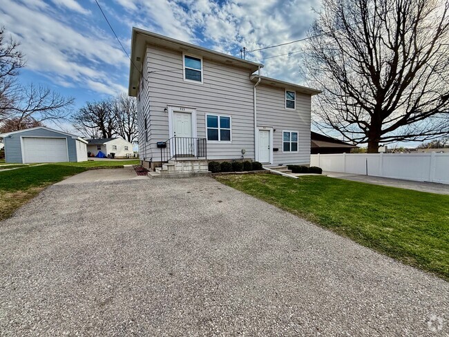 Building Photo - 923 Rainbow Dr Rental