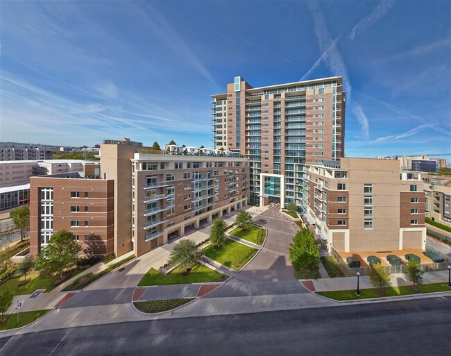 Building Photo - Brady Rental