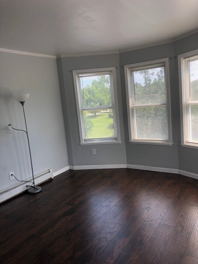 289 Broadway Unit 3
