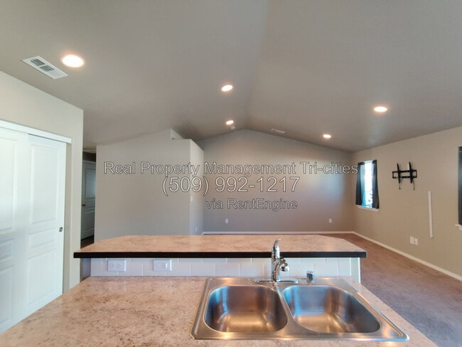 2933 Bellerive Dr