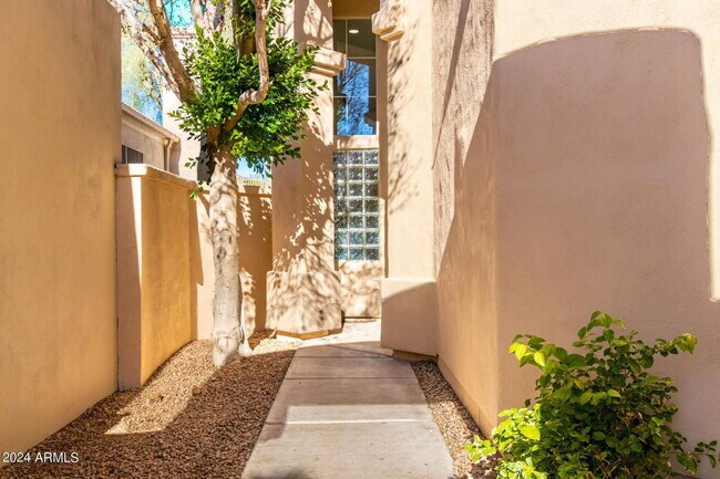 Photo - 1144 E Hiddenview Dr