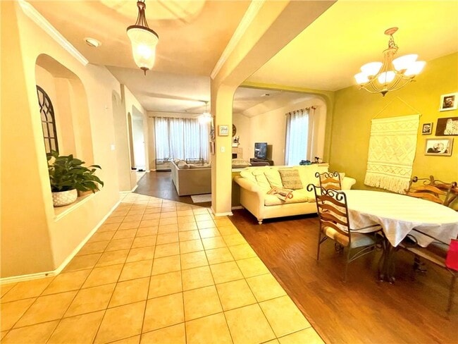 Photo - 2200 Lou John St