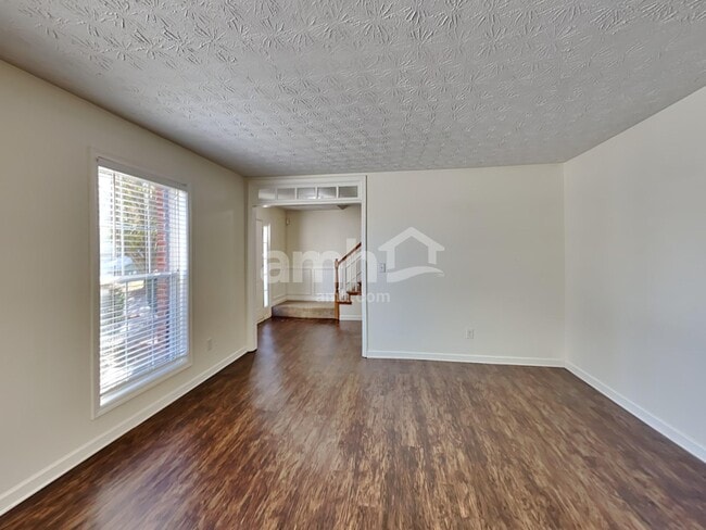 Photo - 820 Madison Chase Way