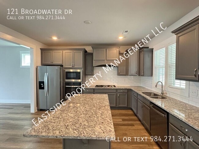 Photo - 121 Broadwater Dr
