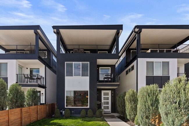 Building Photo - 3224 W 16th Ave