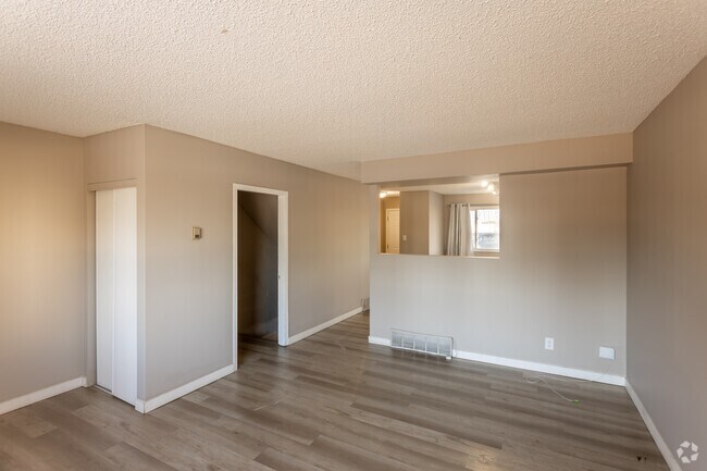 3BR, 1BA - 1,030SF -