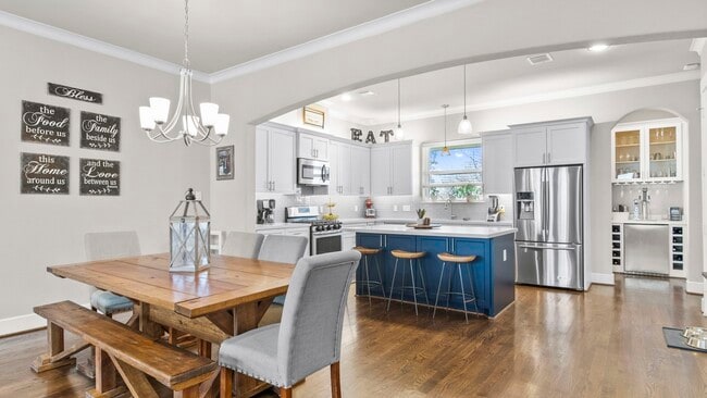 Building Photo - 833 Wakefield Dr Unit B