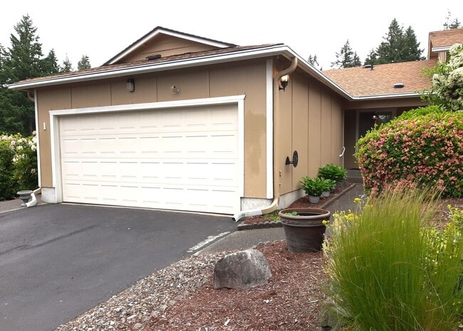 Photo - University Place Gem! 2 bedroom with Fireplace!