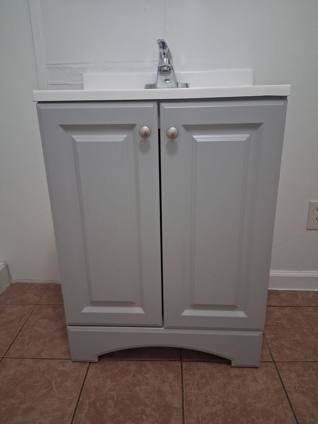 Building Photo - 1200 E 26th St Unit 1