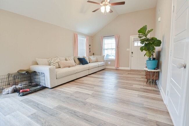 Photo - Pet Friendly Three Bedroom!