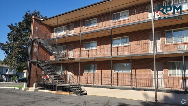 Building Photo - 2 BEDROOM CONDO IN SALT LAKE