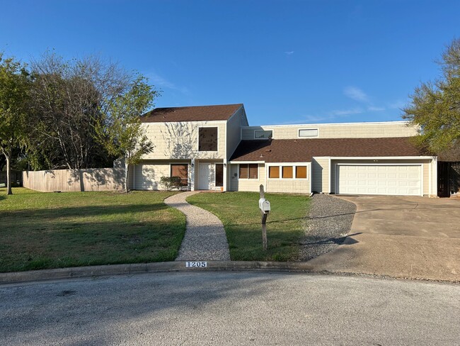 Building Photo - 1205 King Arthur Cir Rental