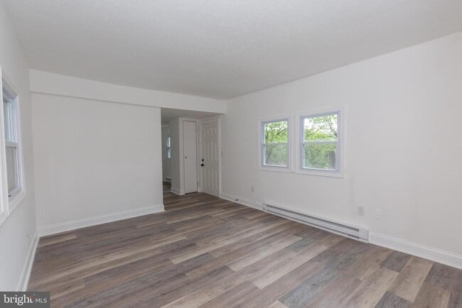 Building Photo - 30 Laurel Hill Ln