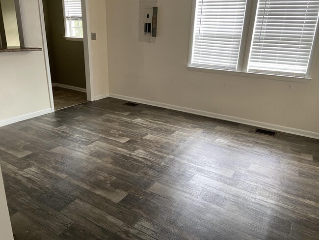 Photo - 2738 Dogwood Cir