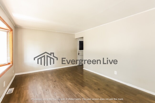 Photo - 2920 Longwood Ave