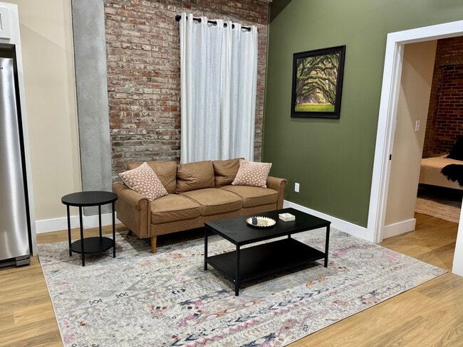 Photo - 716 Broadway St