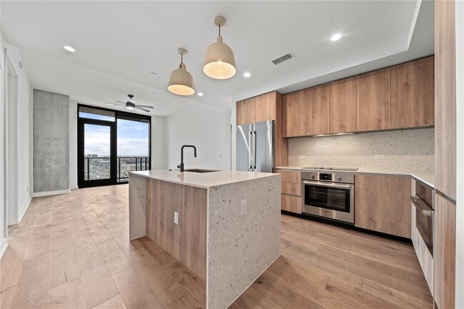 Building Photo - 84 East Ave Unit 1203