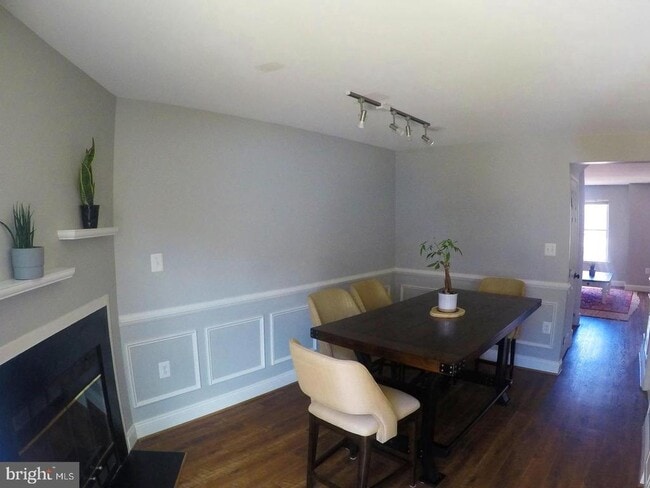 Photo - 8702 Village Green Ct