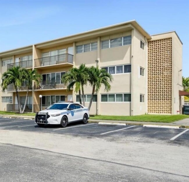 Building Photo - 1400 NE 169th St Unit 115 Rental