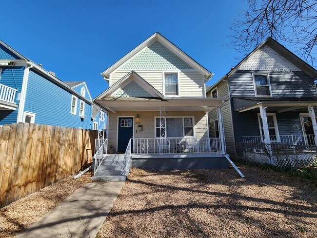 Photo - 3 Bed 2 Bath Victorian Downtown!!!