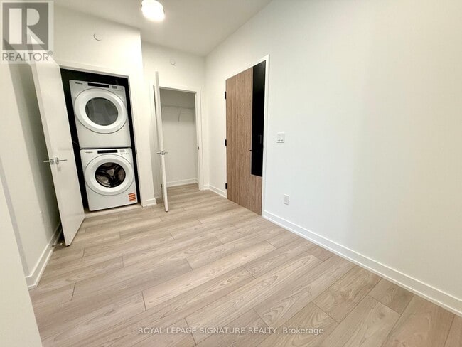 Photo - 1007 The Queensway Unité 705