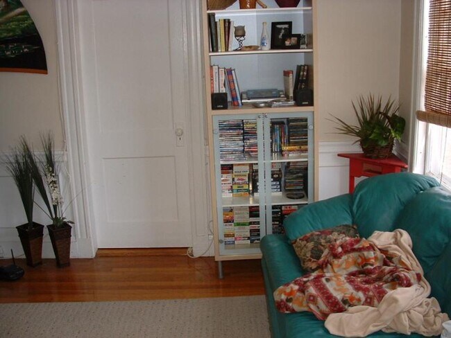 Photo - Pets-Friendly, Porch, Laundry on a Site, Parking for Rent, Yard