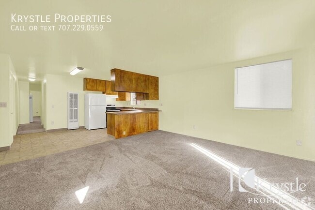 Building Photo - Spacious upstairs 3 bedroom unit Rental