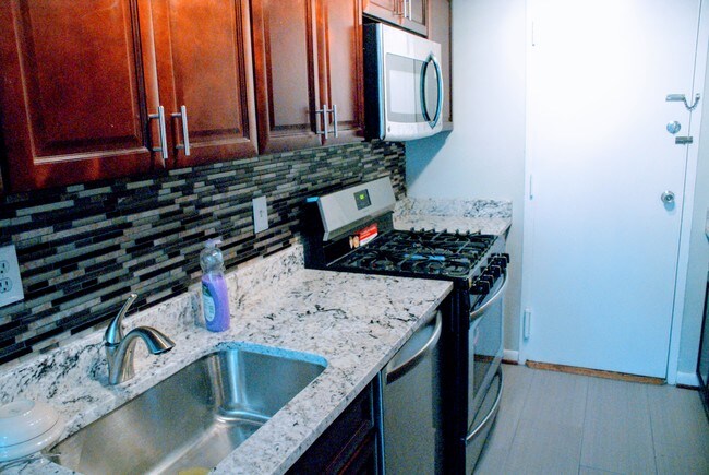 Photo - 10201 Grosvenor Pl Unidad 313