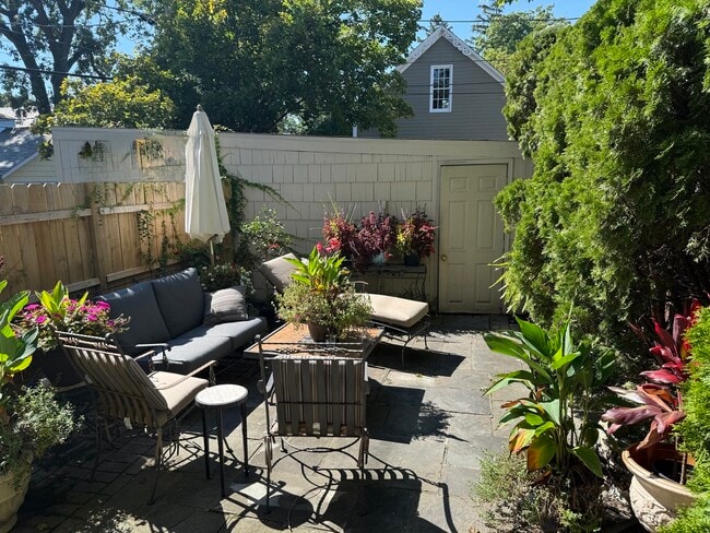 Photo - 760 Oakwood Ave