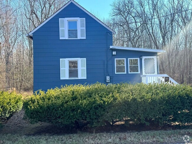 Building Photo - Roomy 3-Bedroom Home with Big Yard!